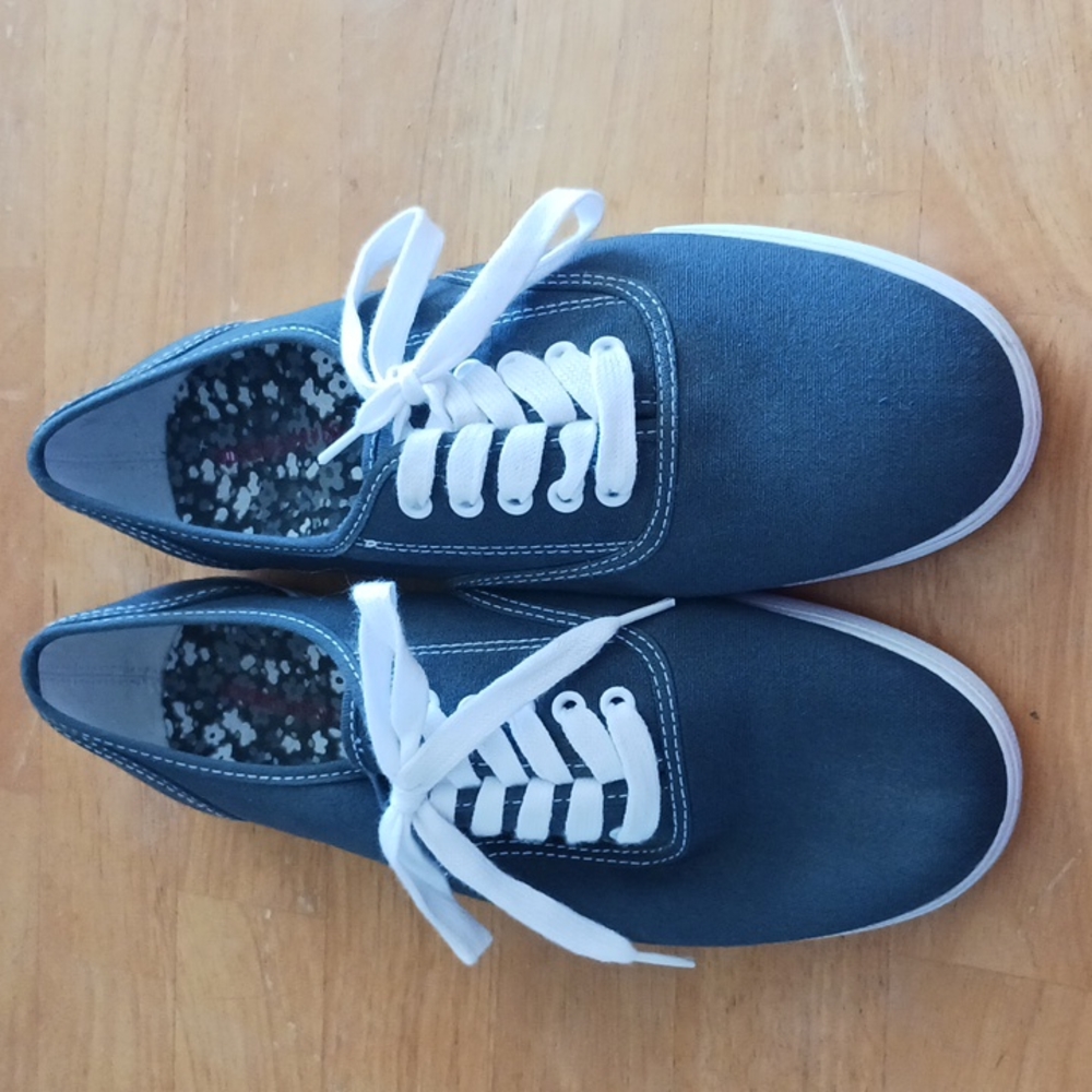 Canvas shoes